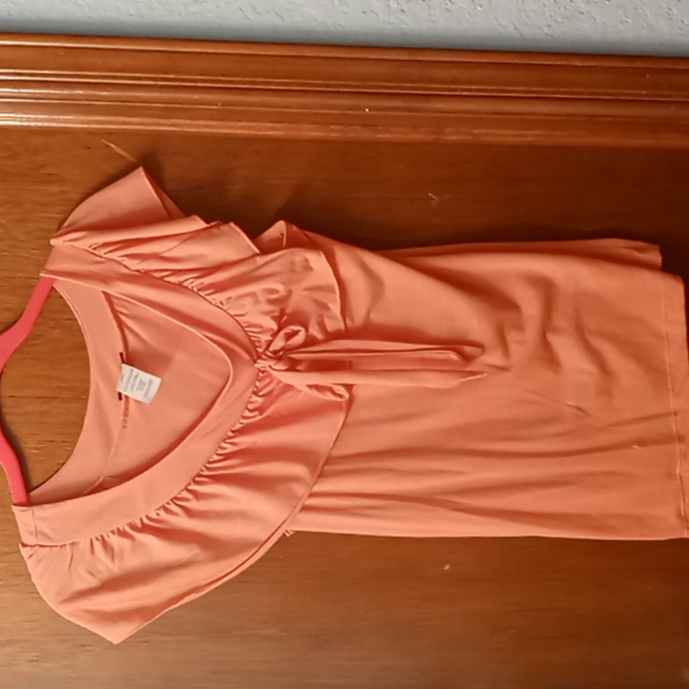 Avon-"Mark."Cute corral ruffled top size M